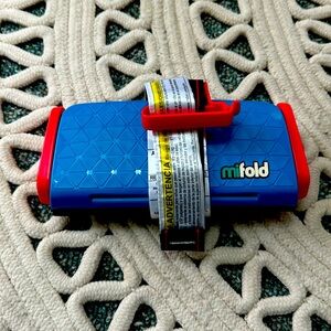 Mifold blue grab & go packable booster seat